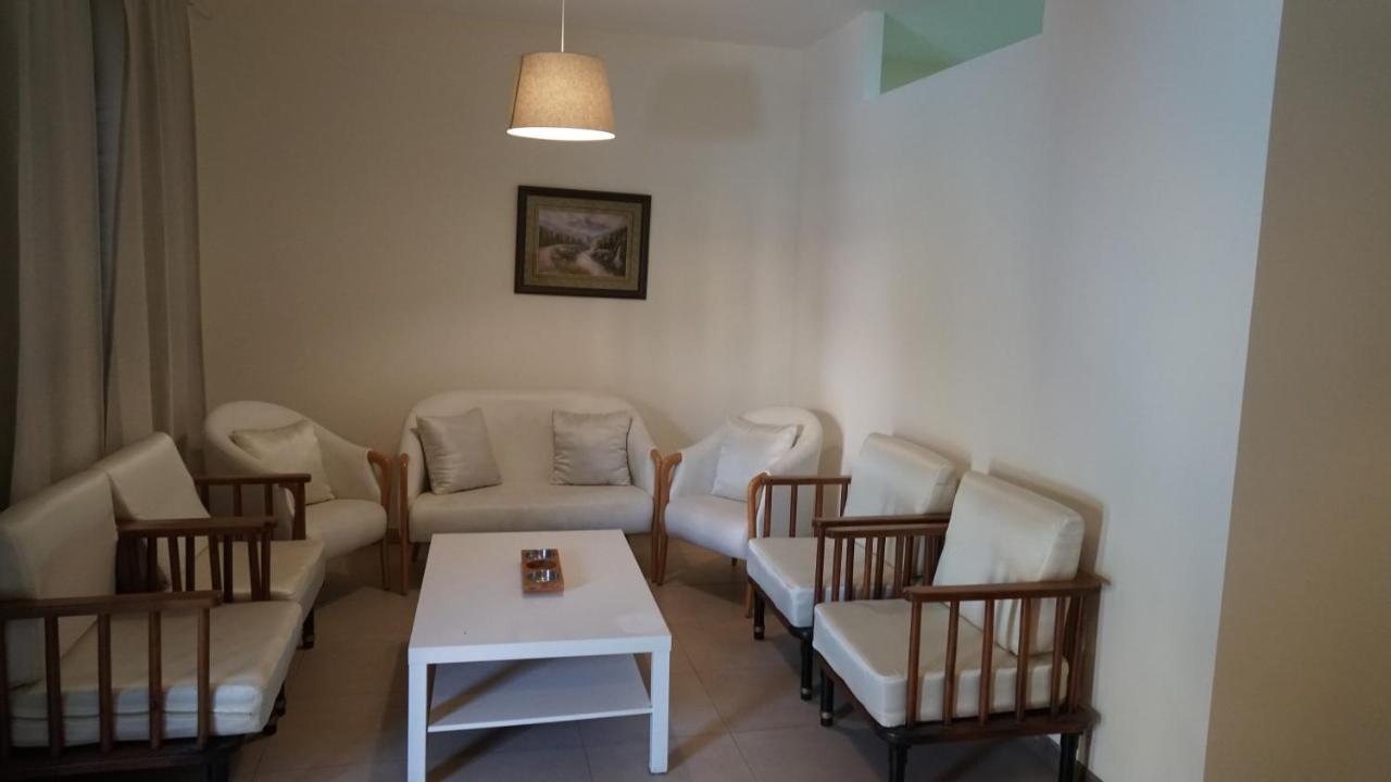 Ground Floor Apartment By Circular Pool In Talabay Aqaba Exterior photo